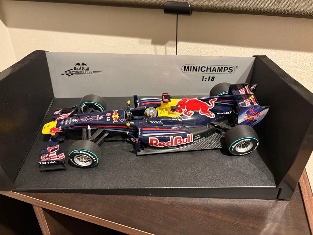 kazu レッドブルRB6 セバスチャン・ベッテル 1/18