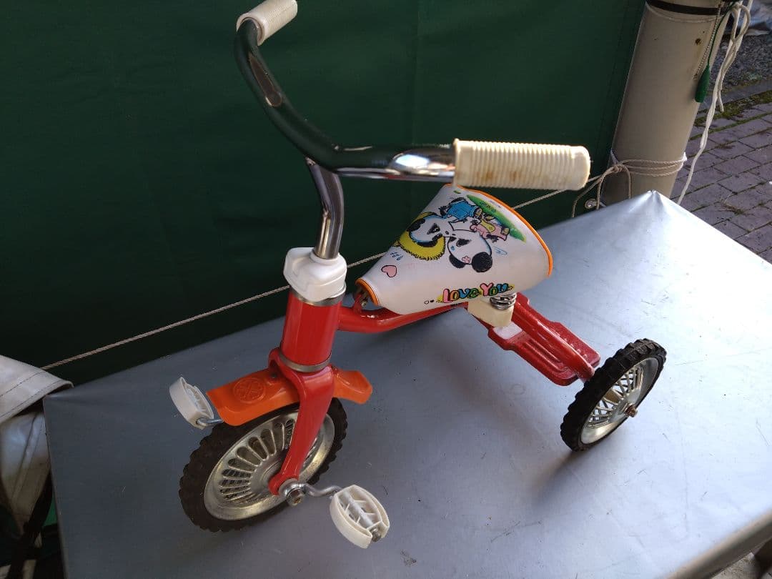 昭和赤いキャラクター付き三輪車