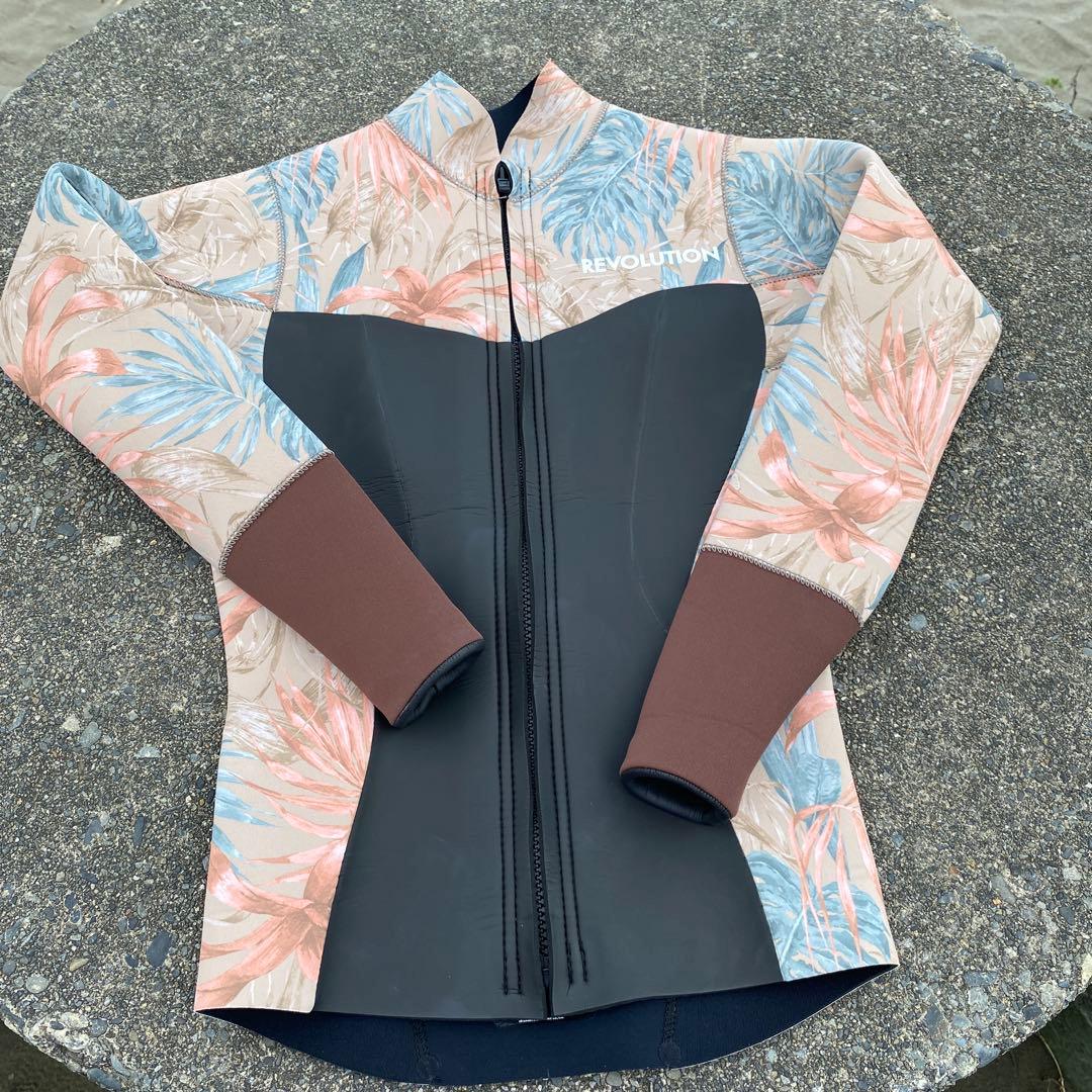 REVO ヌーベルバーグ　 タッパー　レディースS サーフィン　ウエット