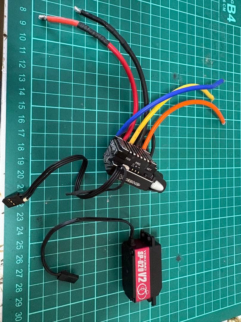 ヨコモ　BL-RS4 アンプ　SP-02D V2 サーボ