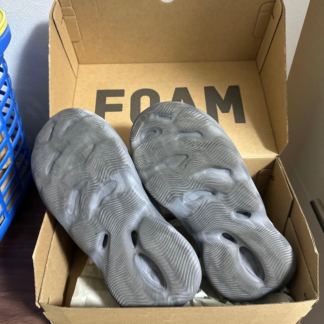 adidas EZY FORM RNR 美品です