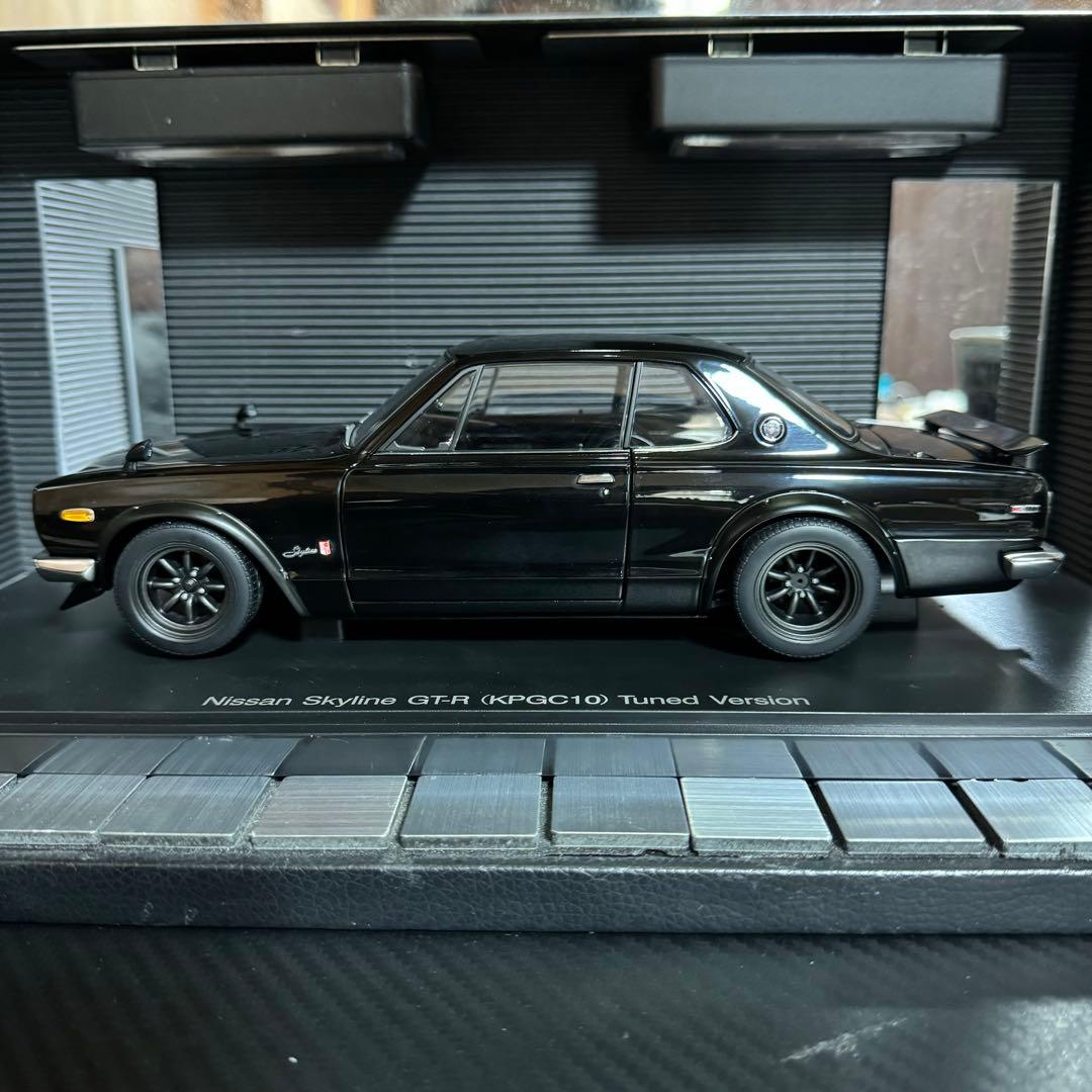 絶版未展示品 オートアート1/18GT-R(KPGC10)チューンドバージョン