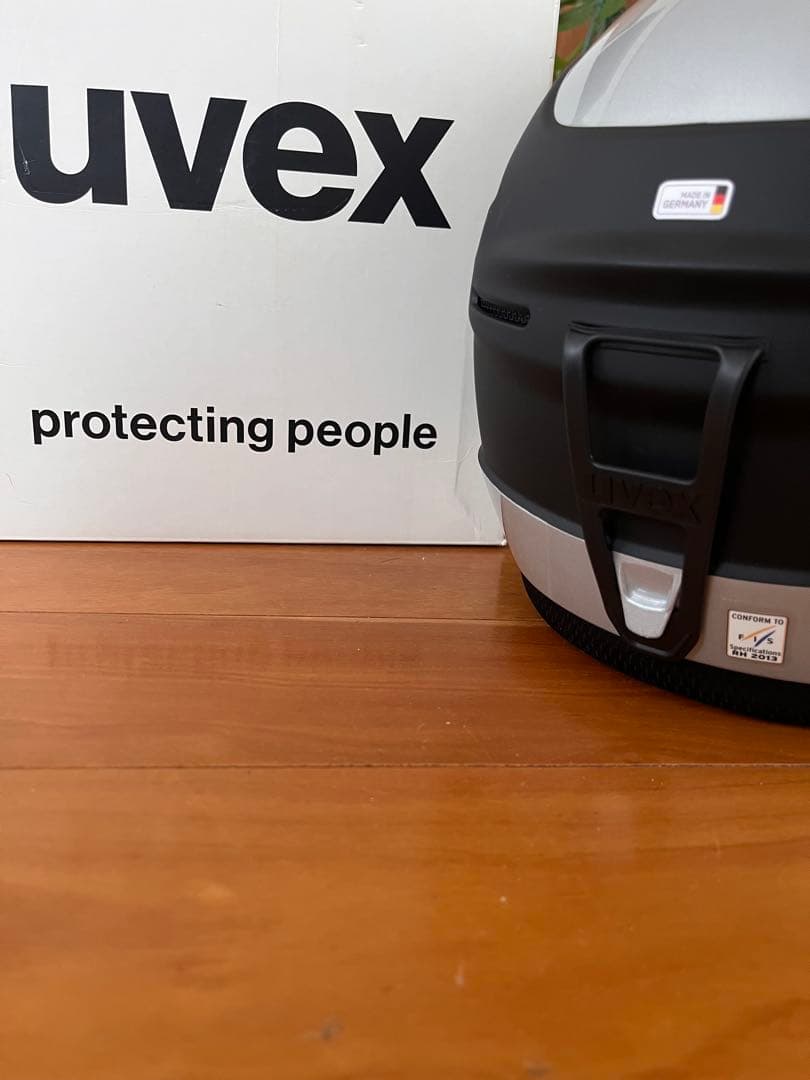 uvex ウィンタースポーツヘルメット 黒/銀