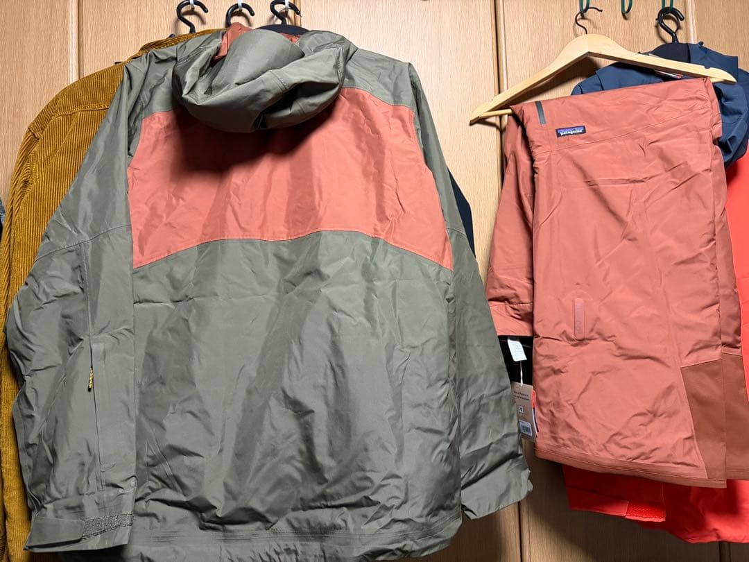 パタゴニア　パウダータウンジャケット、パンツ上下セット　新品L ベイスングリーン