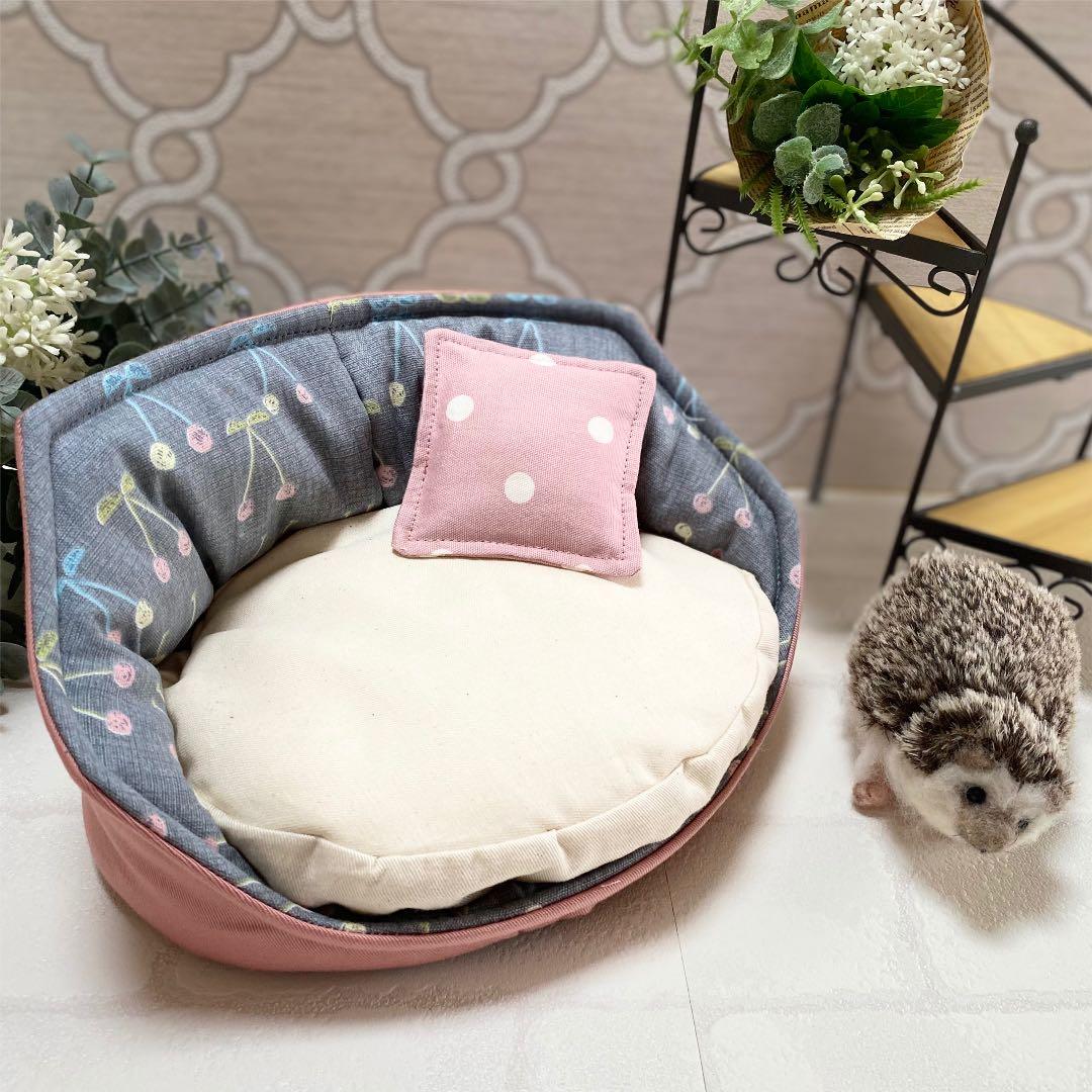 ハリネズミ寝袋　部屋んぽソファーD