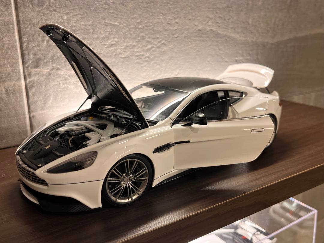 オートアート 1/18 アストンマーチン ヴァンキッシュ