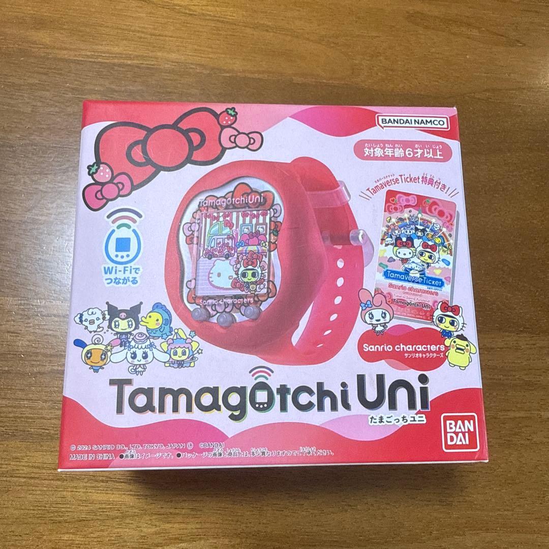 Tamagotchi Uni 赤 サンリオキャラクター付き