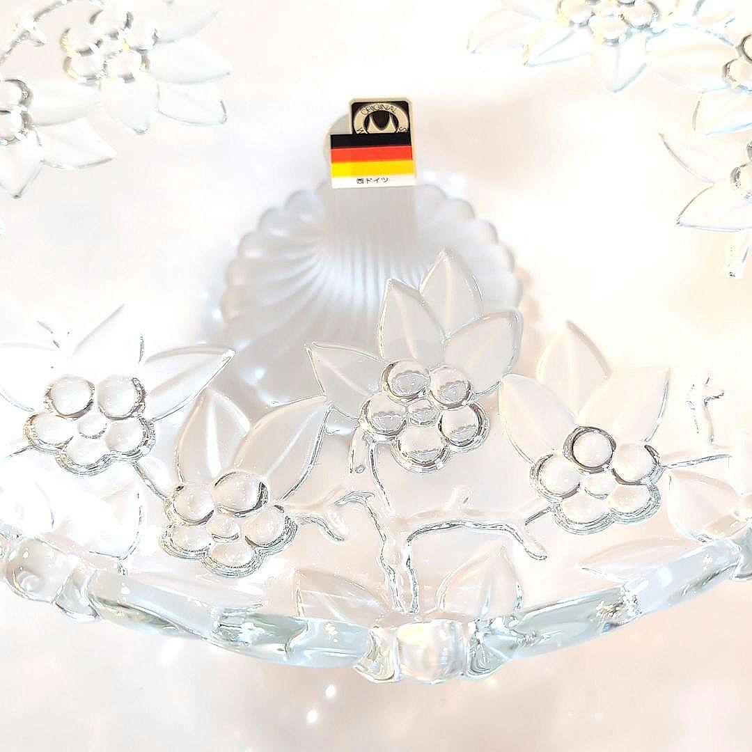 ドイツ製　美しいお花のクリスタルガラスのコンポート皿