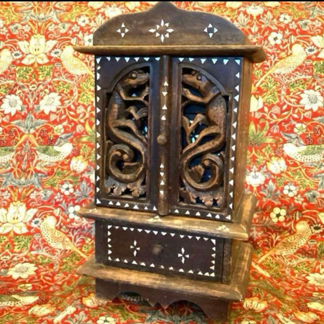 象嵌細工 トカゲ彫刻扉付き四段小引き出し アンティーク アクセサリーケース