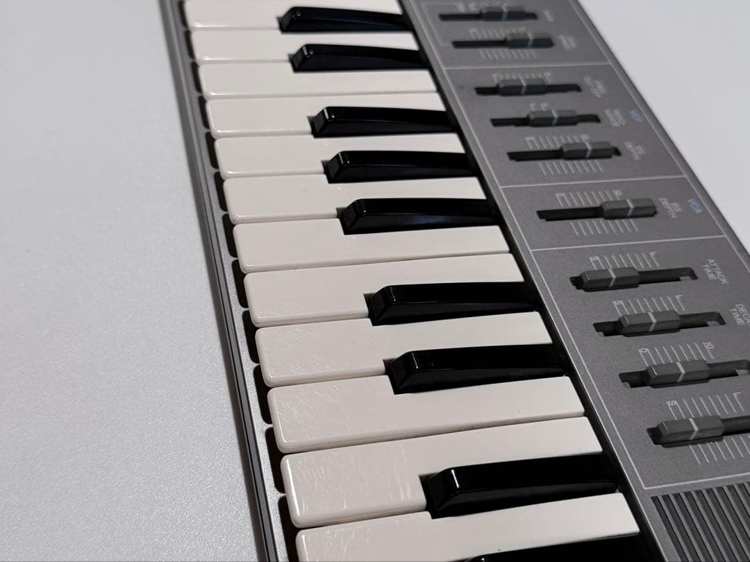 動作品YAMAHA CS01 アナログシンセサイザー￼