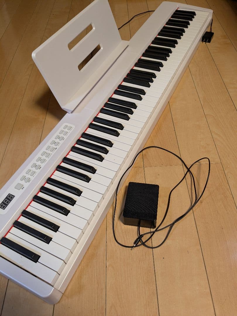 ホワイト電子ピアノ 88鍵 デジタル表示