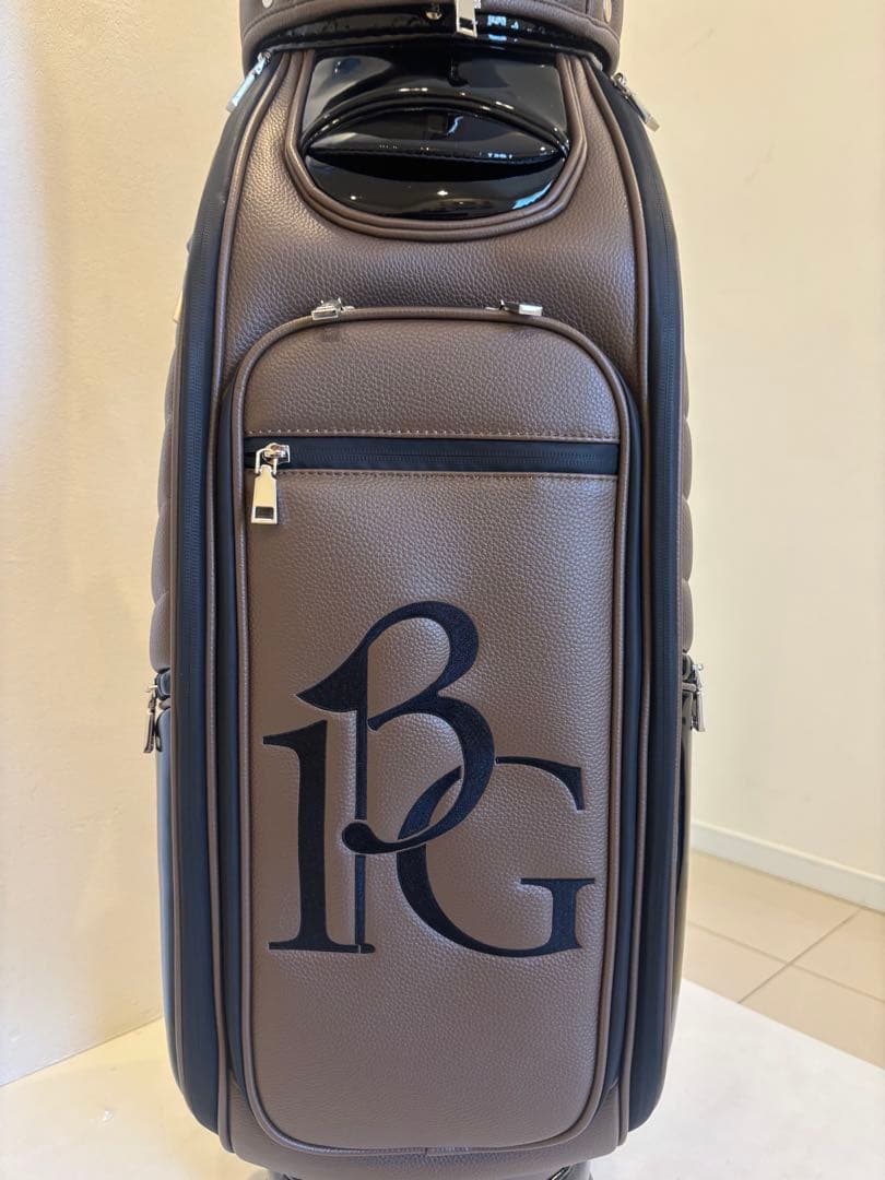 1PIU1UGUALE3 ウノピュウ　キャディバッグ