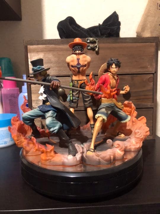 ワンピース　三兄弟　フィギュア