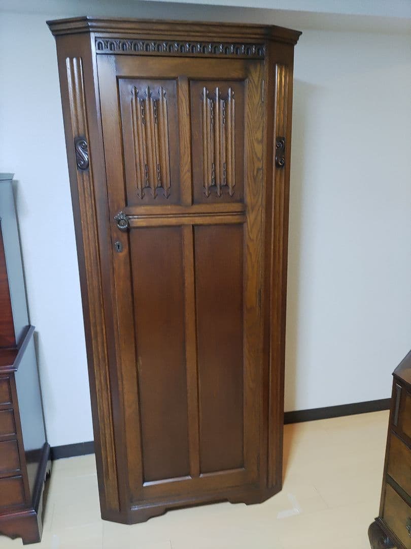 イギリス　アンティーク木製ワードローブ