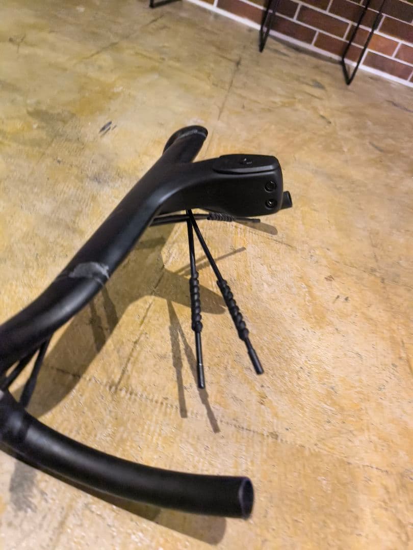 Kocevlo 一体型ハンドル カーボン 380/80mm サイコンマウント付き