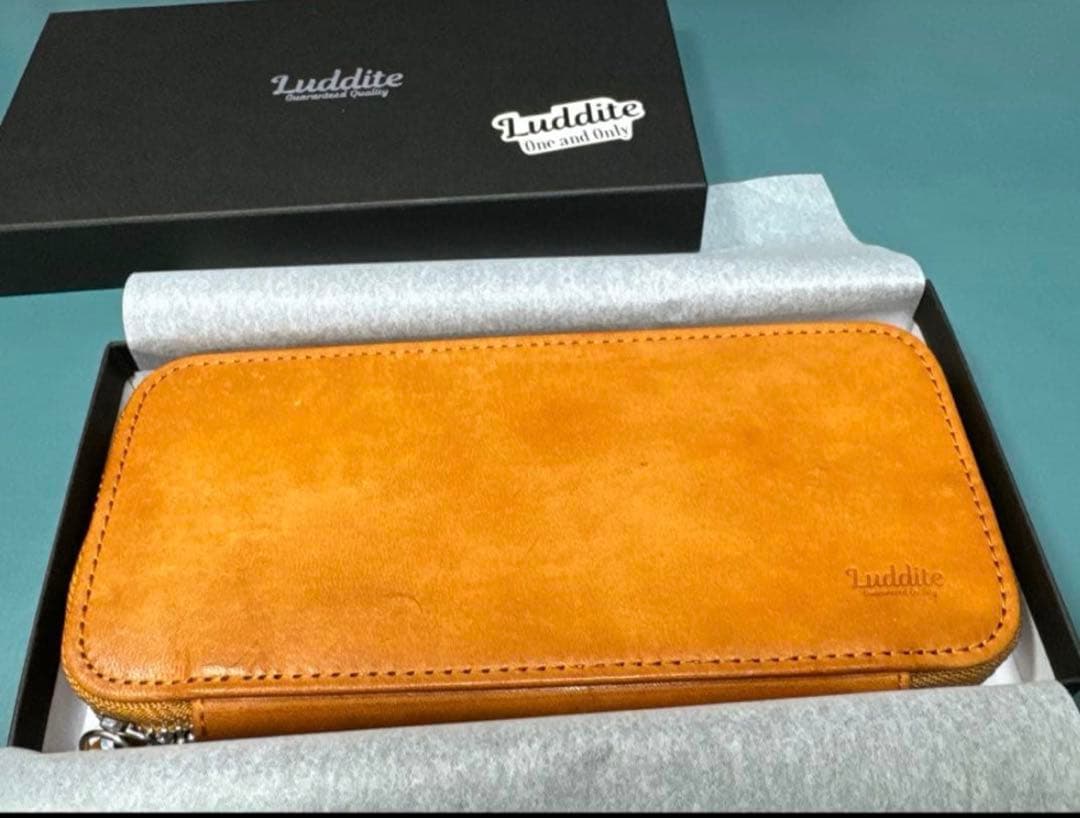 【未使用】　ラダイト　ラウンドジップペンケース　エッセンシャル　MAYA