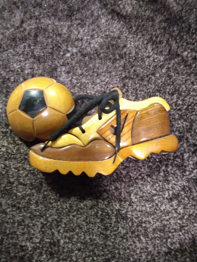 限定価格〓木製サッカーボール型装飾品