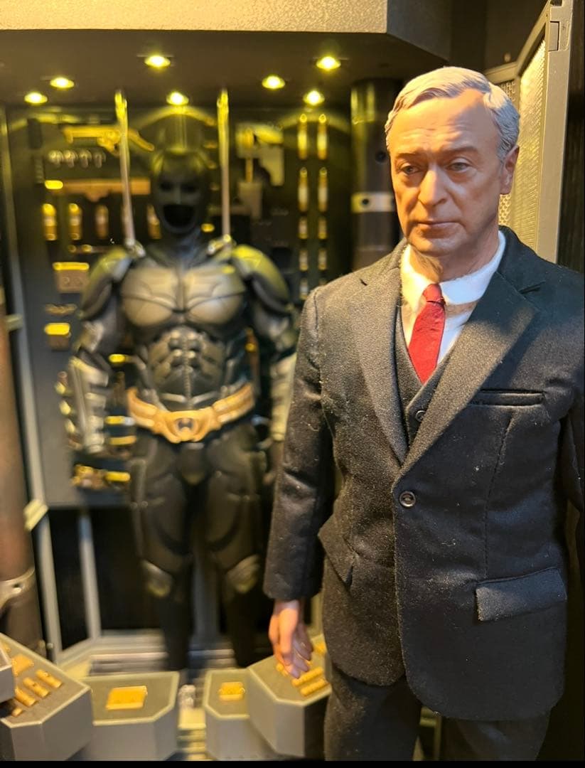 バットスーツ格納庫　アルフレッド　ホットトイズ