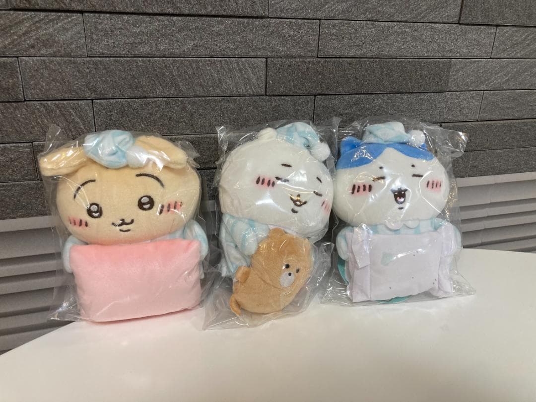 ちいかわ　デスクトップから見守るひっかけぬいぐるみ３体セット