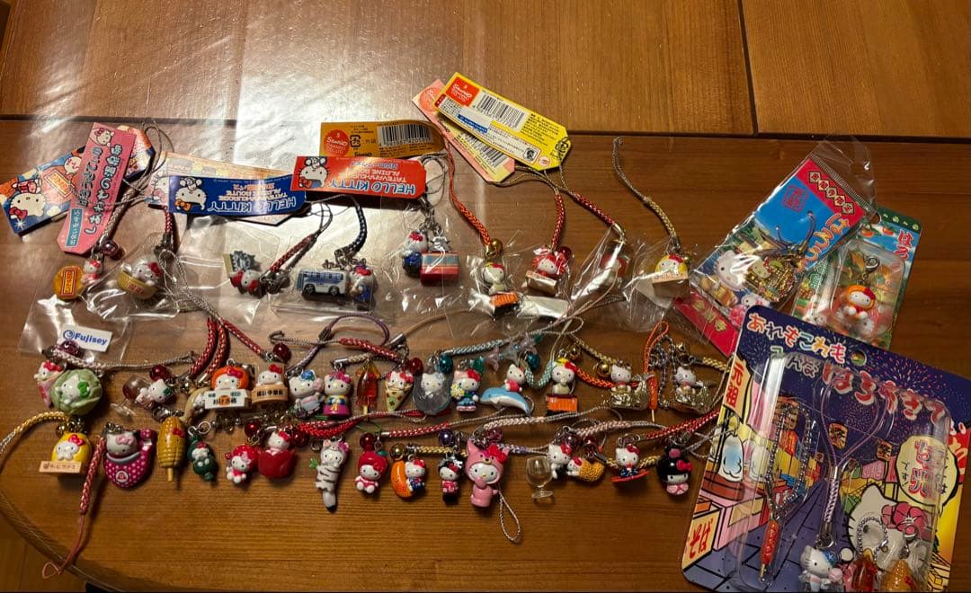 レアーものご当地キティのストラップ