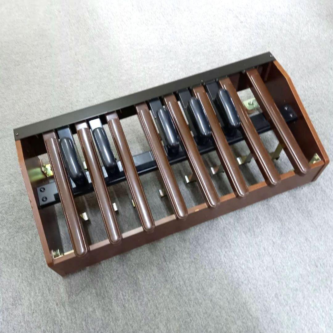 電子オルガン　足鍵盤