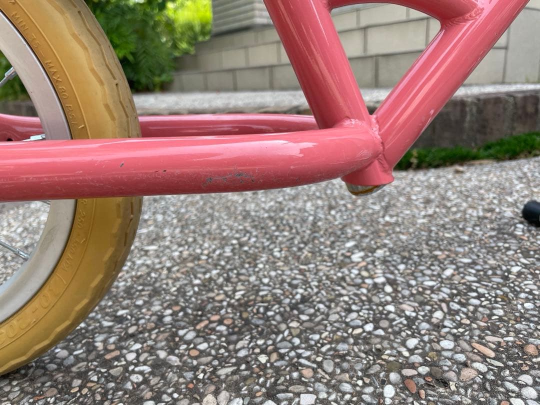 tokyo bikepaddle12インチモモ色、バイクスタンド、ヘルメット付き