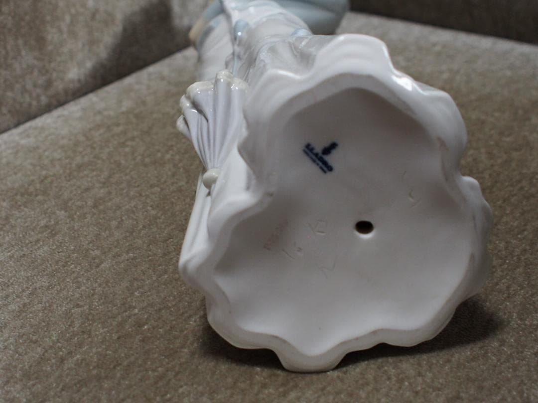 ★LLADRO社　リヤドロ　「仔犬を抱く女性」美品