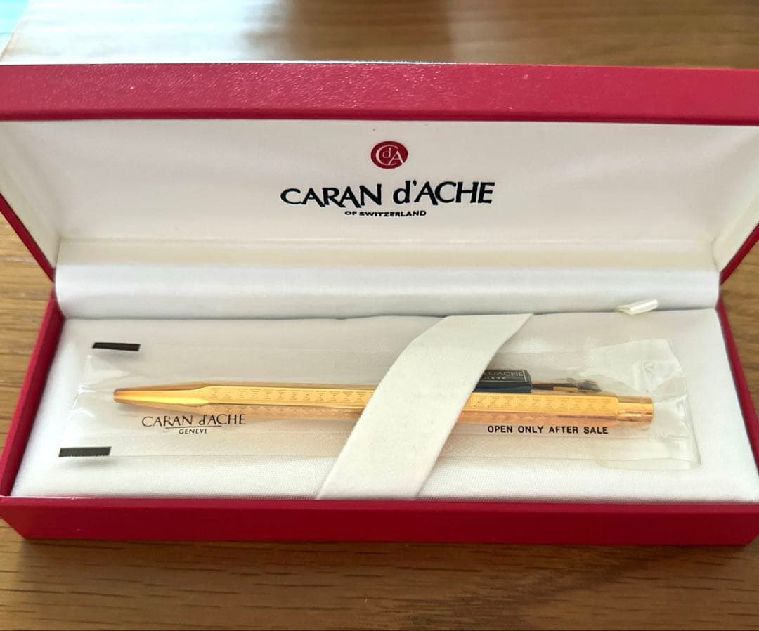 限定価格！CARAN d’ACHEカランダッシュゴールドボールペン