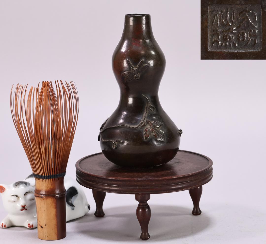 古銅製　赤銅　大明仙徳　瓢箪型　高盛彫刻　蜻蛉蔦紋　置物　一輪挿し　花器　筆立