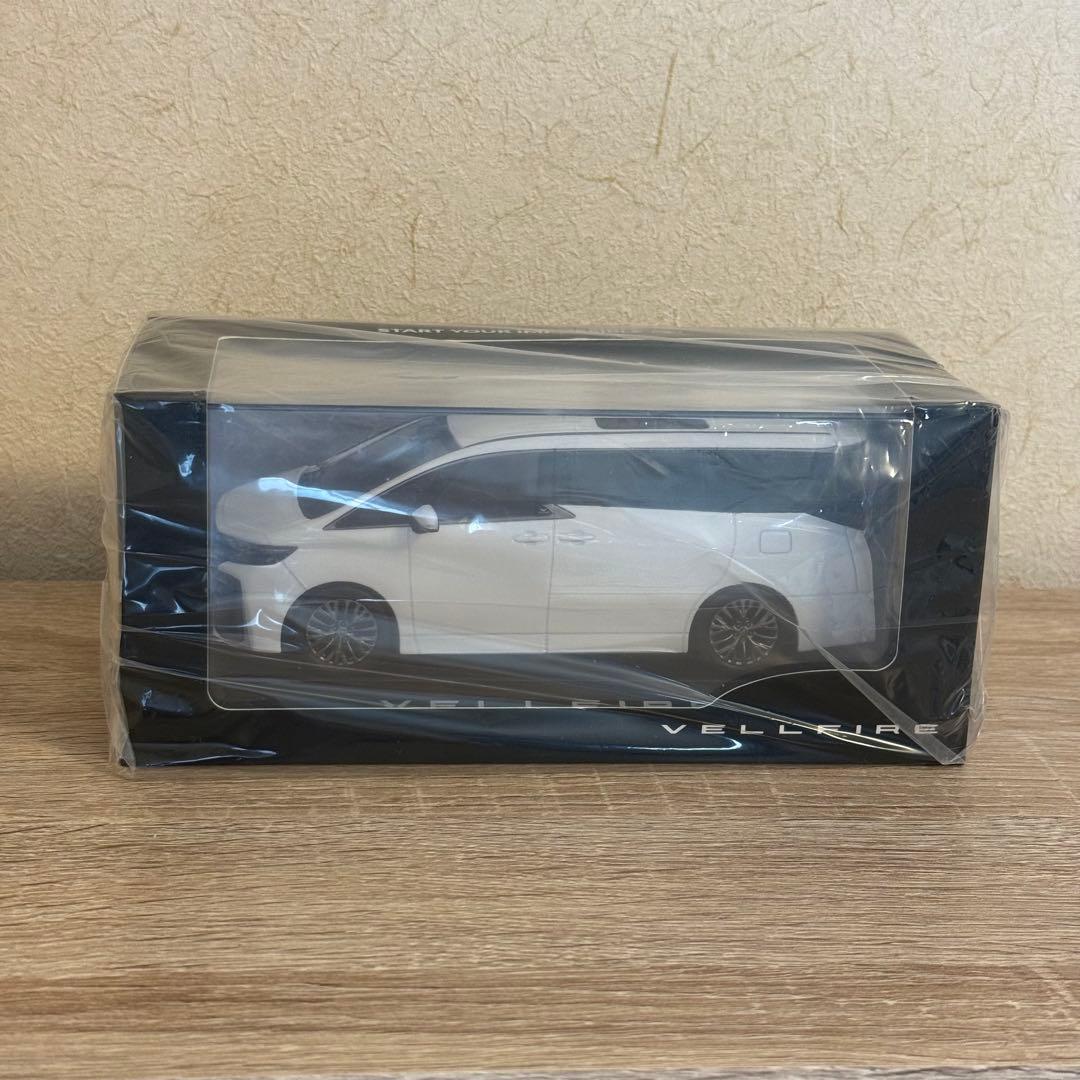 【非売品】トヨタ ヴェルファイア プラチナホワイトパールマイカ 1/30スケール