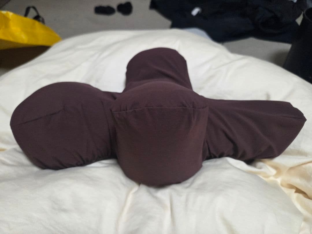 ダークブラウン クロス型ベッドクッション カバー付き