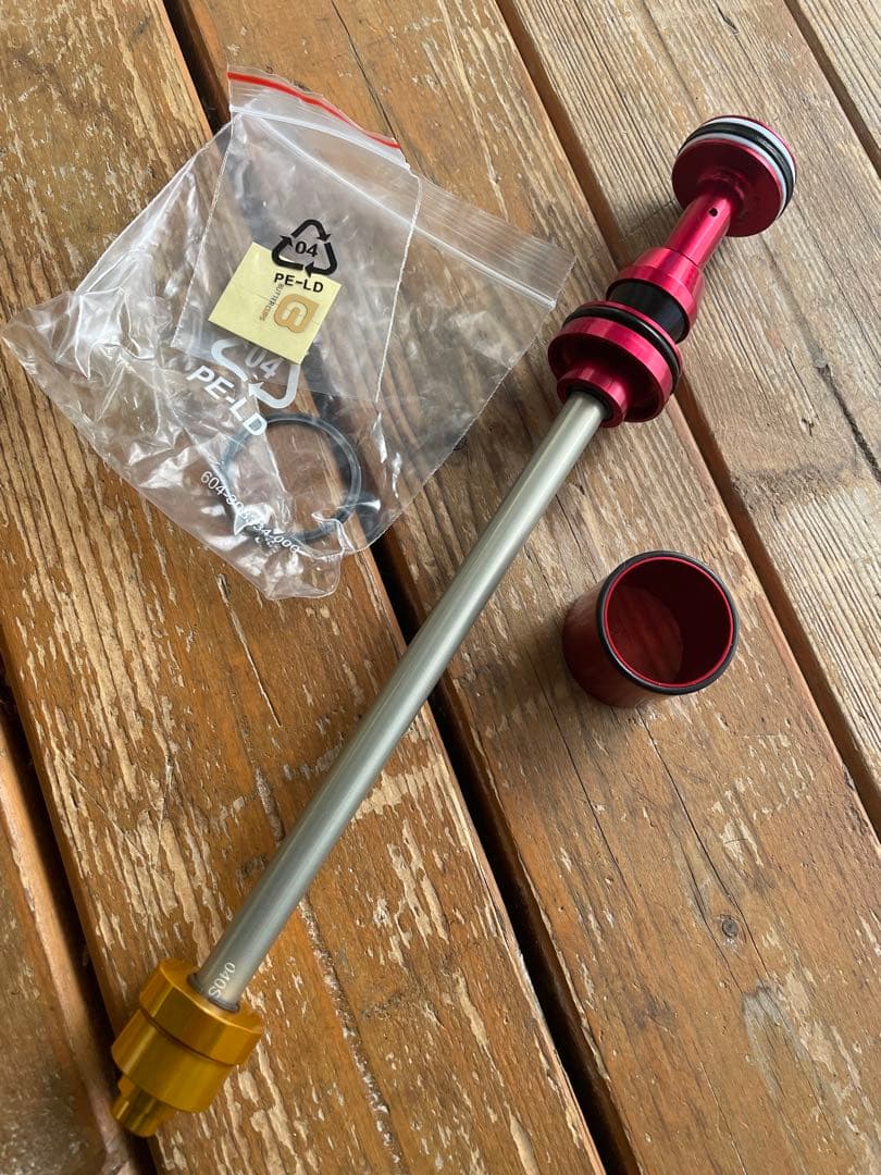 ROCKSHOX LYRIK エアスプリング　150mm