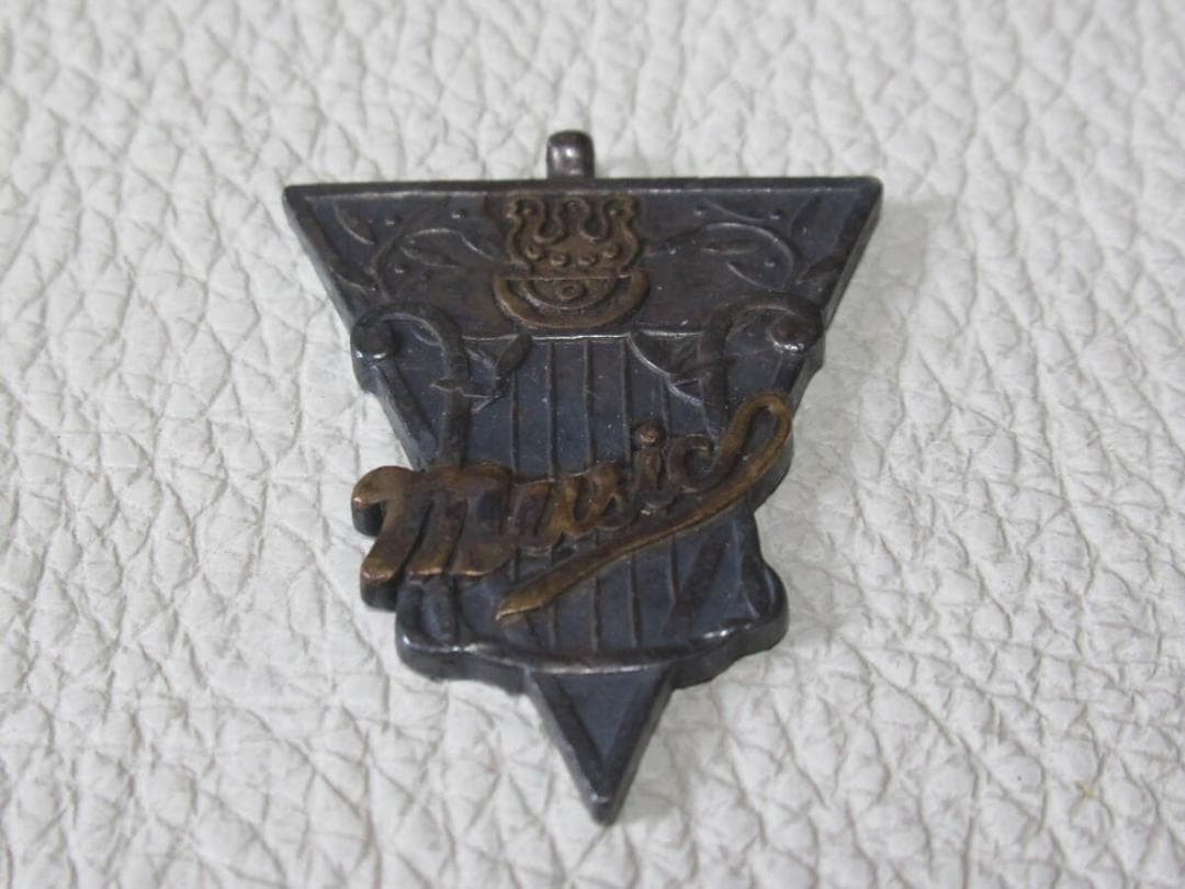 美品希少 1931年(昭和6年◆巣鴨学園 音楽祭 純銀製 逆三角形型 記念メダル