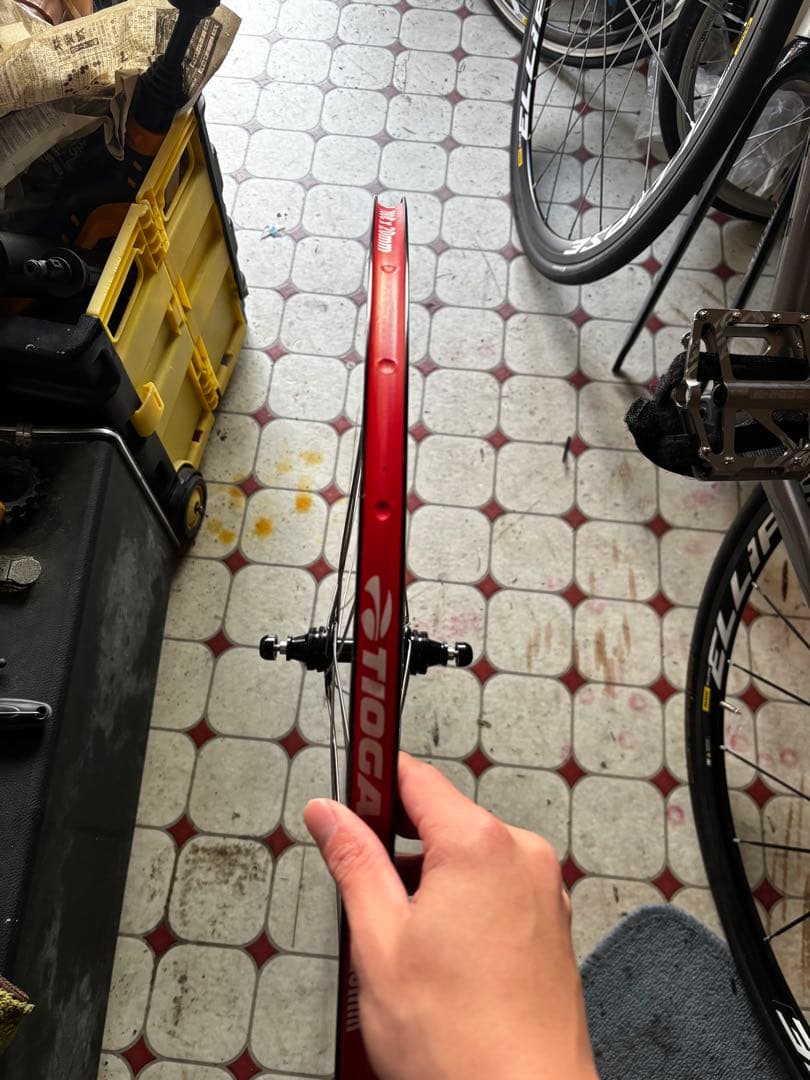 ピストホイール前後タイヤは付属しません