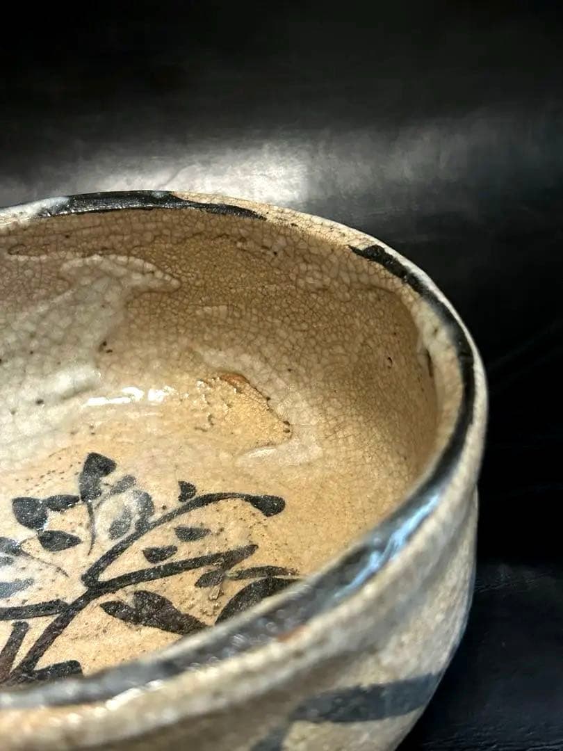 美しい古美術◾️蔵からかなり古そうな年代物の古志野焼か古唐津焼が出て来ました。