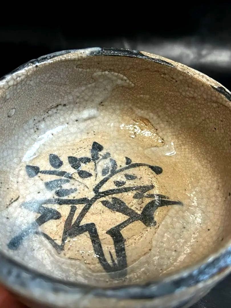 美しい古美術◾️蔵からかなり古そうな年代物の古志野焼か古唐津焼が出て来ました。