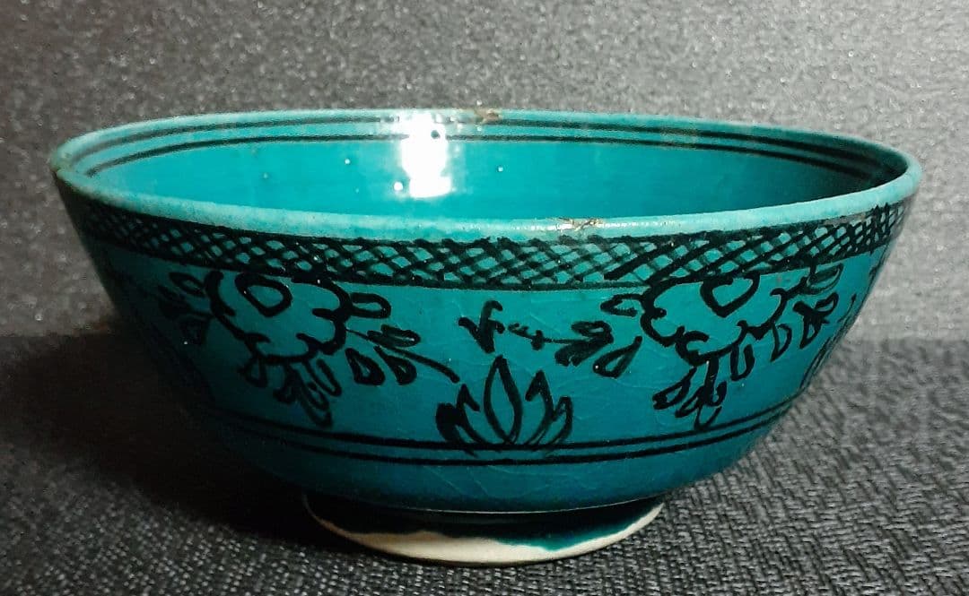 イスラム古陶磁器　17C.頃　 ペルシャ陶器　青釉黒彩魚文花文様　16.0cm鉢