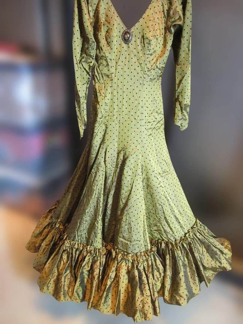 ゴールド織地　黒ドット柄