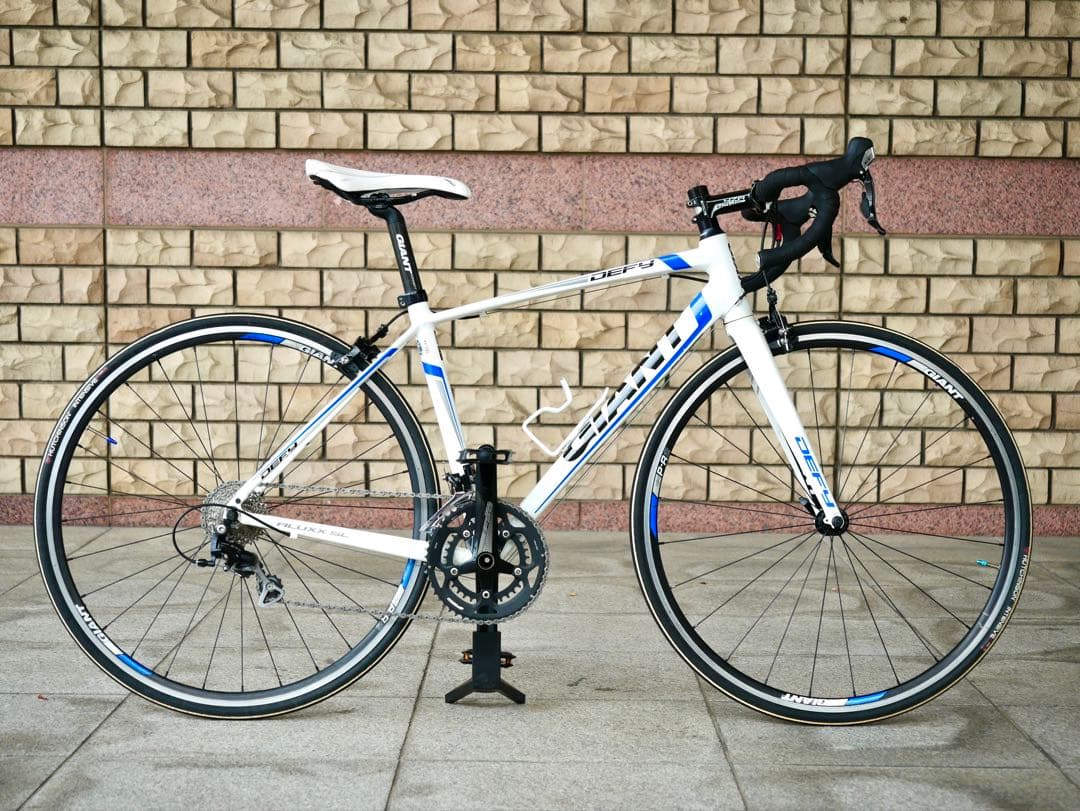 Giant アルミロードバイク DEFY0 シマノ105 10速