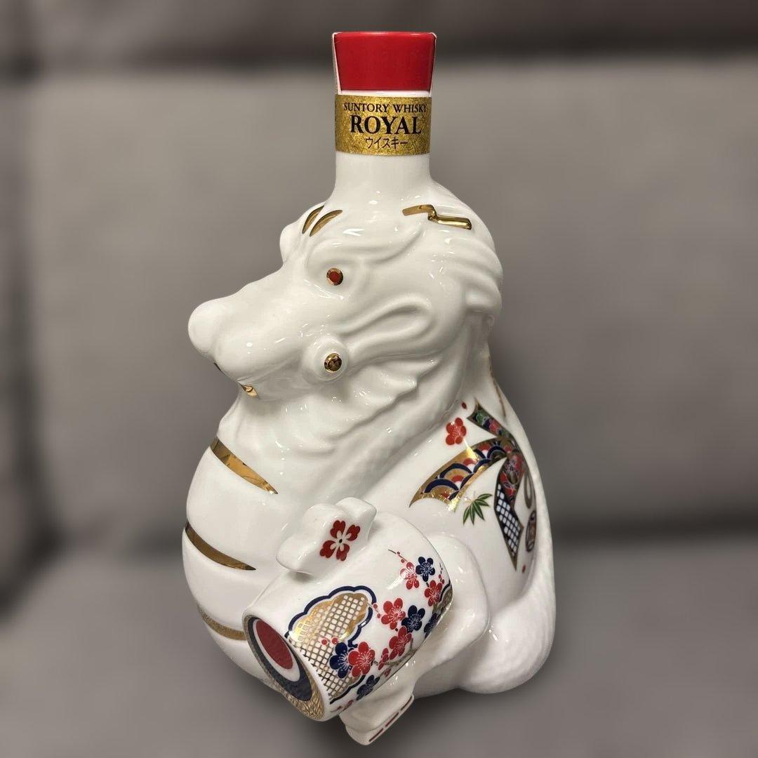 サントリー ローヤルウイスキー 干支ボトル　辰年2024年陶器ボトル 600ml