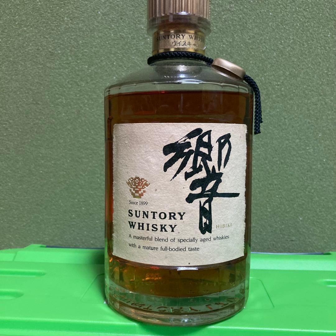 サントリー　響（17年）金キャップ向獅子