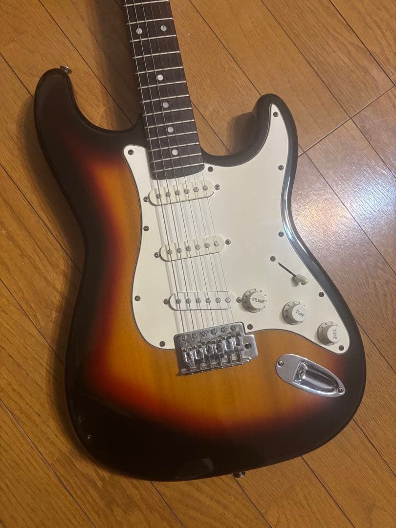 Bacchus ストラトキャスタータイプ エレキギター サンバースト、美品