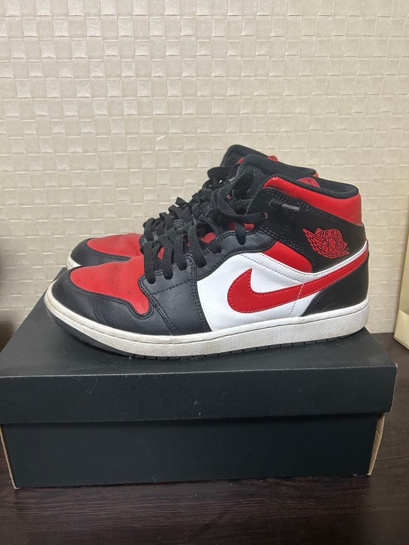 AIR JORDAN 1 MID ブラック/ホワイト/ジムレッド