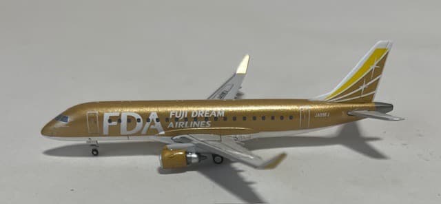 航空機・ヘリコプター FDA ERJ-175 JA09FJ Gold