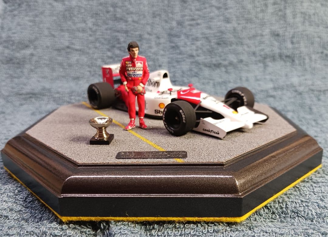 タメオ1/43 マクラーレン MP4/6 キット完成品(アイルトン・セナ)