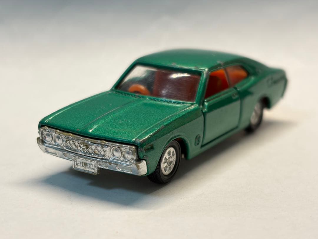 トミカ 黒箱 小田急特注 ニッサン ローレル 2000SGX 日本製 当時物