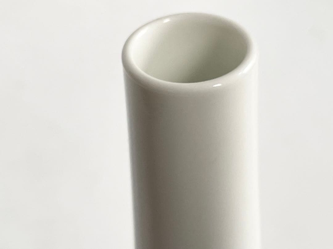 重要無形文化財　人間国宝　十四代酒井田柿右衛門　本人作　濁手菊文一輪生　花瓶