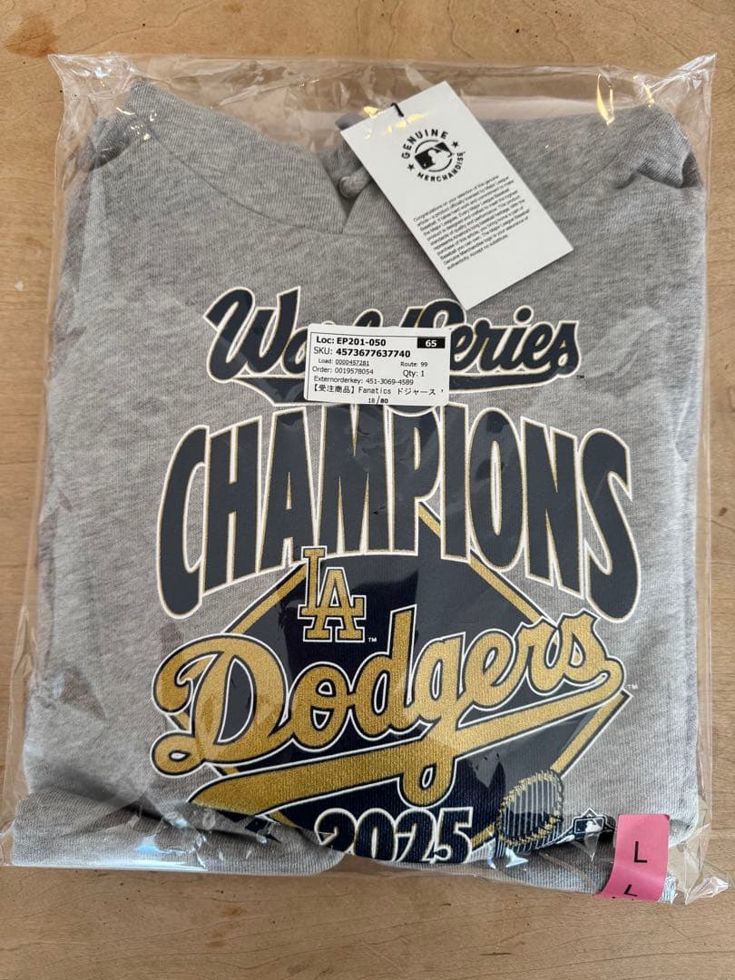 LA Dodgers 2025 ワールドチャンピオンフーディ(パーカー)未使用品