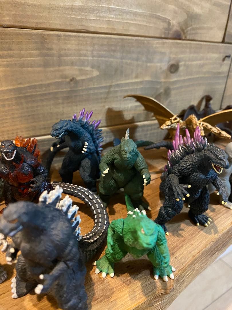 ゴジラフィギュアセット（キングギドラ含む）