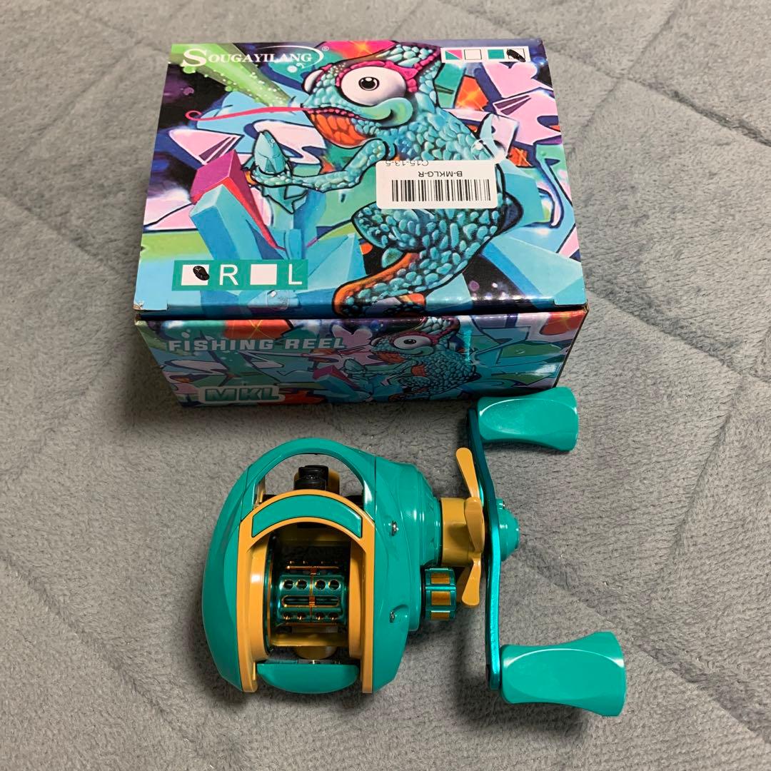 ベイトリール　ルアー　カラフル